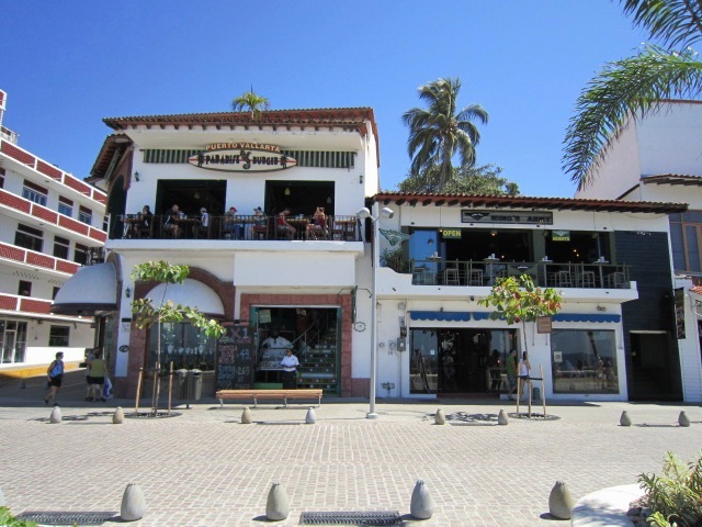 paradise burger and wing's army restaurants-bars on the vallarta Malecon
